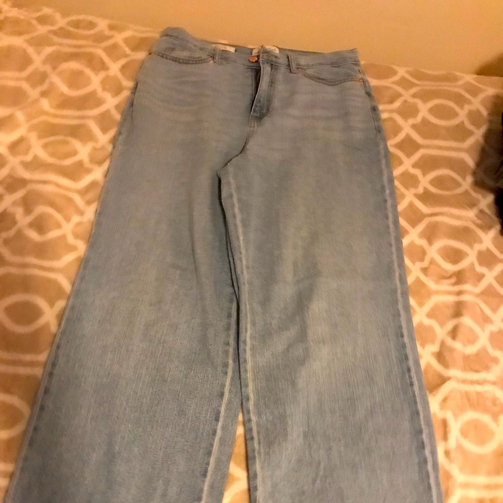 Universal Thread, size 4 Relaxed Wide-Leg Jeans